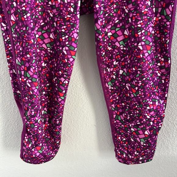 Lululemon Real Quick Crop Paradise Camo Multi/Regal Plum Active Pants 4 - Picture 3 of 8